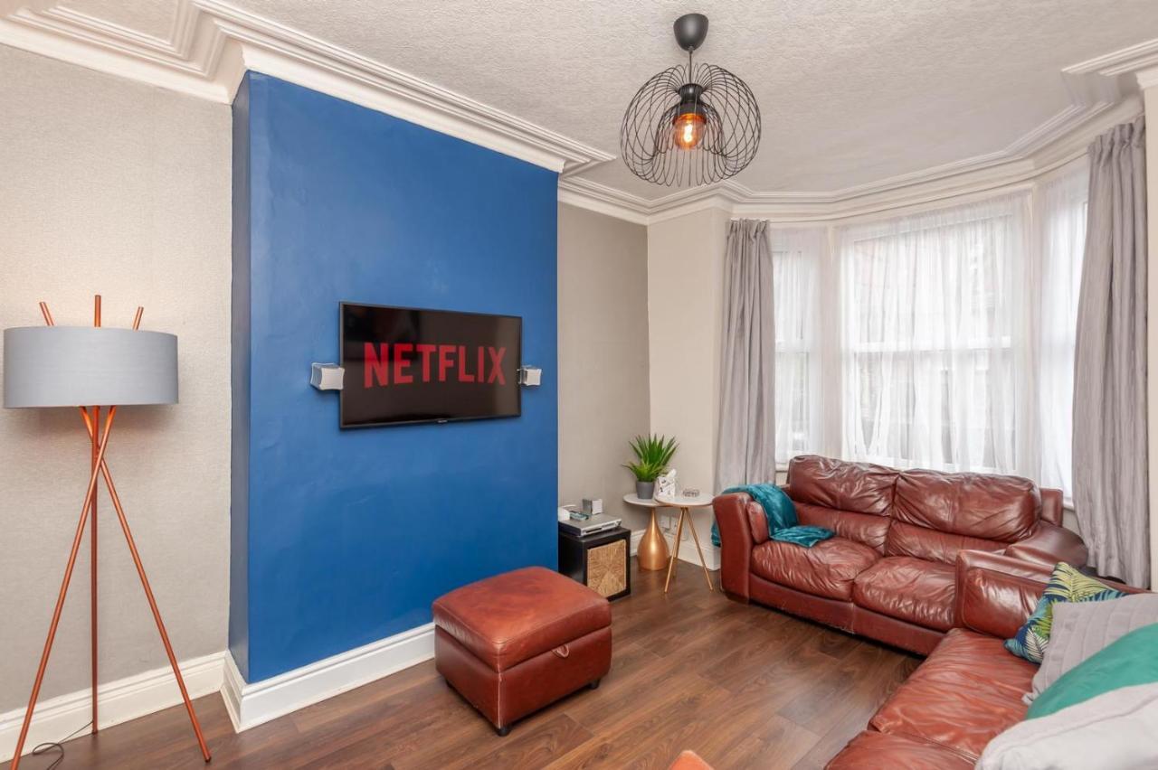 Villa Leeds 4-Bed House - Sleeps 9 Free Parking & Wifi Esterno foto