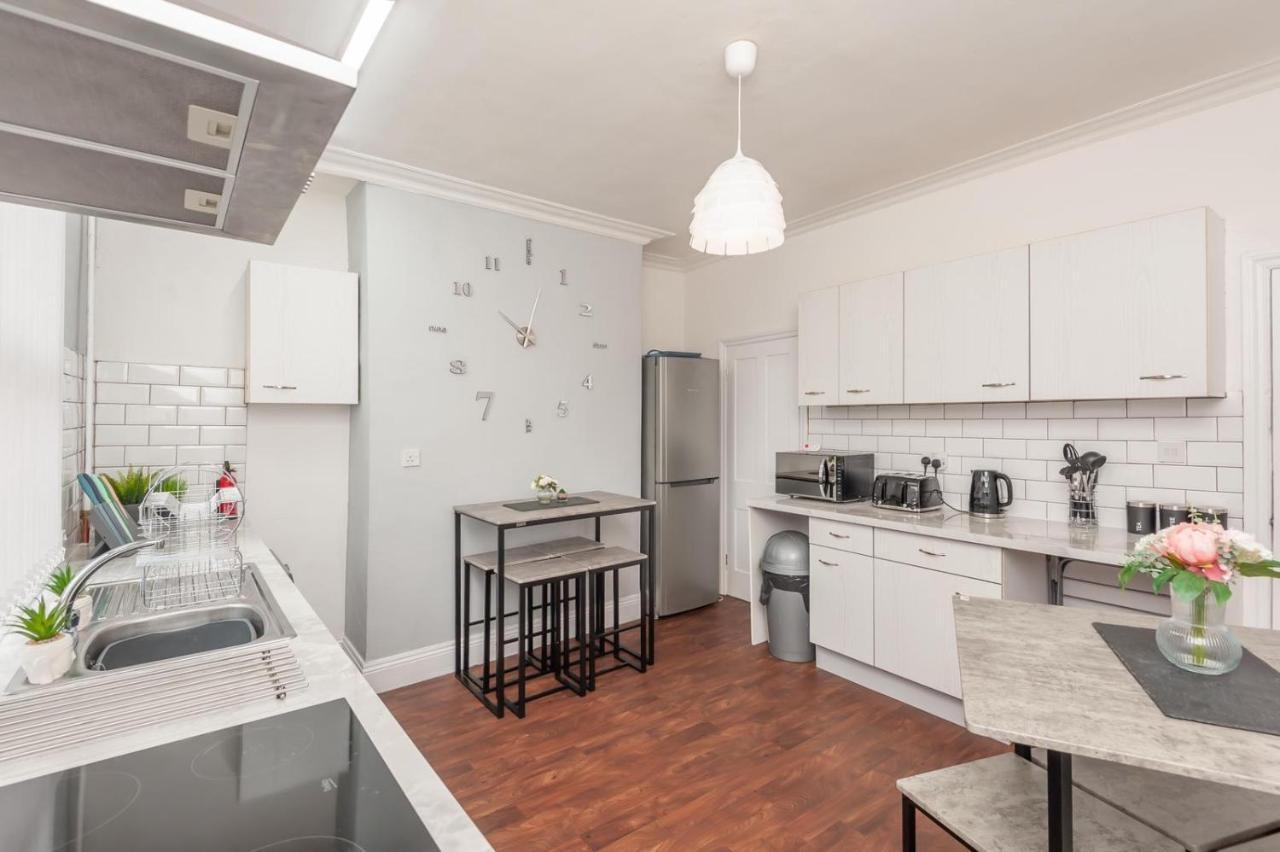Villa Leeds 4-Bed House - Sleeps 9 Free Parking & Wifi Esterno foto