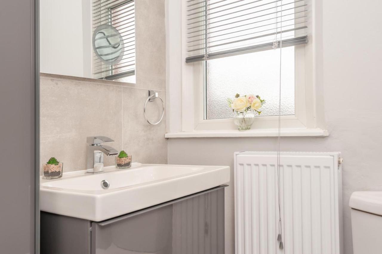 Villa Leeds 4-Bed House - Sleeps 9 Free Parking & Wifi Esterno foto